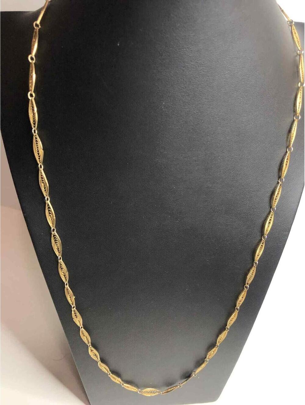 6566 Vintage Medici Goldtone station necklace 28"
